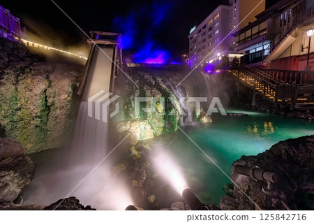 Gunma Prefecture, Kusatsu Town, Agatsuma District, Kusatsu Onsen Yubatake, Yutaki waterfall night view 125842716