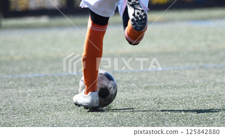 Soccer player to dribble 125842880