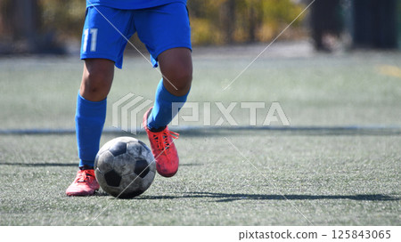 Soccer player to dribble Soccer player to dribble 125843065