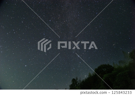 Autumn starry sky: Cassiopeia rising and the northern Milky Way 125843233