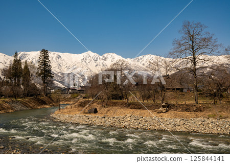 Snow-covered mountain ranges of the Northern Alps, Hakuba Village, Nagano Prefecture 125844141