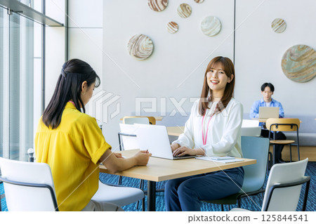 Woman working in coworking space 125844541