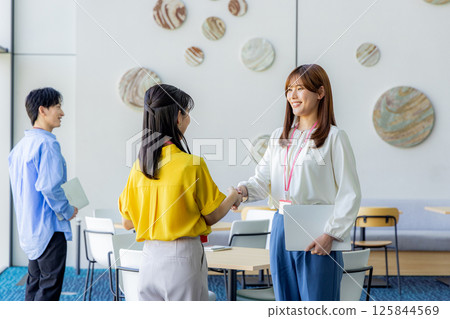 Handshake office Handshake office 125844569
