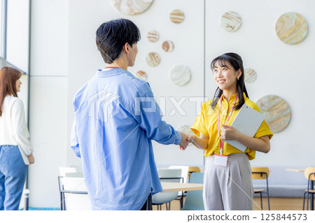 Handshake office 125844573
