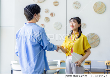 Handshake office 125844574