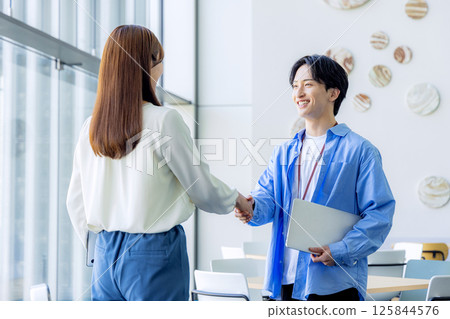 Handshake office 125844576