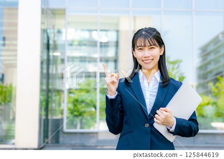 Business woman Business woman 125844619