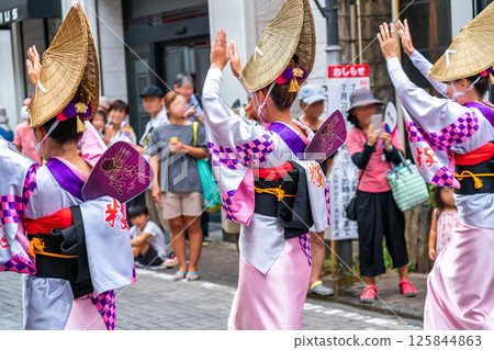 [Kanagawa Prefecture] Yamato Awa Odori dance, crowded with many people 125844863