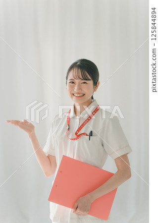 Young nurse 125844894