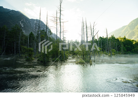 <長野>上高地的壯麗景色：岳澤沼澤和六百山 125845949