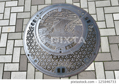 島根縣大田市溫泉歷史名城湯之津溫泉的井蓋 125846733