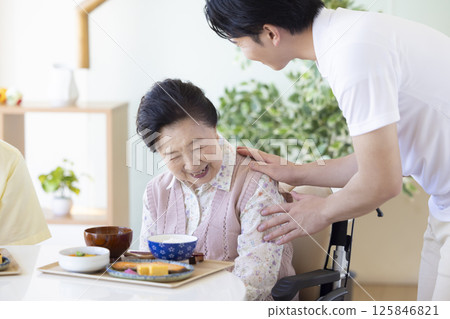 Long-term care image: Senior women and caregivers eating meals Long-term care image: Senior women and caregivers eating meals 125846821