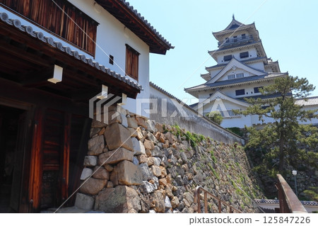 今治城山裡門和本丸城樓（愛媛縣今治市） 125847226