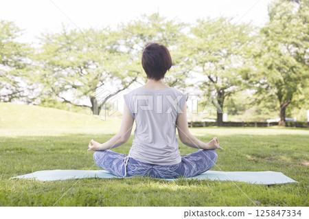Woman doing reverse warrior outdoors Outdoor yoga image 125847334
