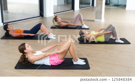 Women doing crunches 125848384