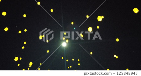 Moon and lanterns 125848943