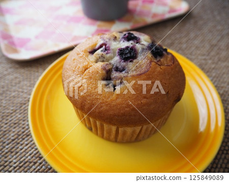 Muffin snack time Muffin snack time 125849089