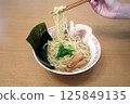 Eat tonkotsu ramen with plenty of ingredients 125849135