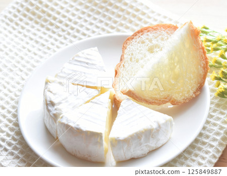 Camembert cheese in the spotlight at BDNF Camembert cheese in the spotlight at BDNF 125849887