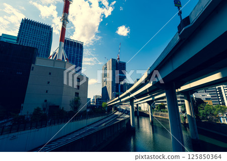 首都高速公路神田橋樞紐站 2025.04 d-3 暖色系和冷色系 125850364