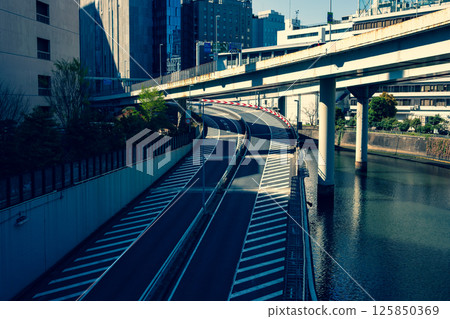 首都高速公路神田橋樞紐站 2025.04 e-3 暖色與冷色 125850369