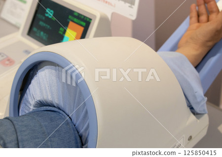 sphygmomanometer measure blood pressure 125850415