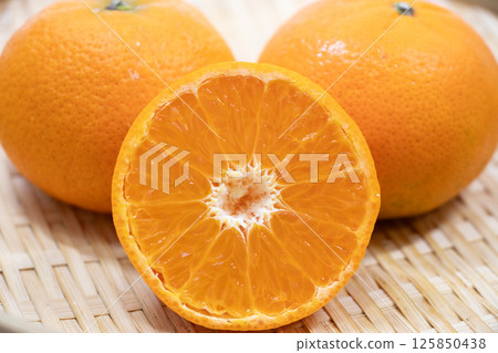 Mandarin Mandarin 125850438