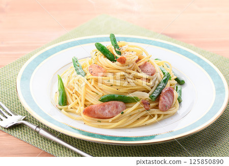 Peperoncino Pasta with Beans and Sausages 125850890