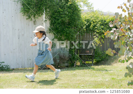 Girls running in nature Girls running in nature 125851080