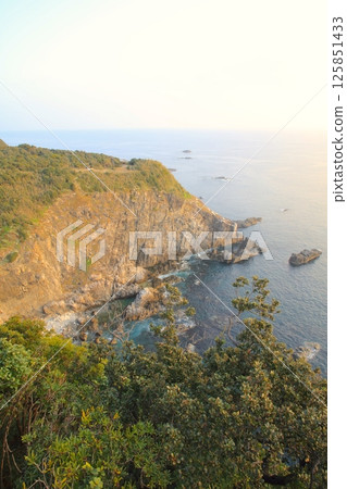 Tengu-no-hana, a cliff seen from Cape Ashizuri Lighthouse / Top 50 Lighthouses in Japan / Ashizuri-Uwa National Park 125851433