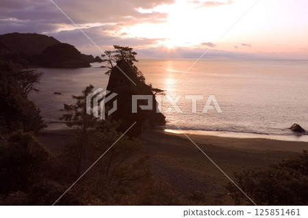 日和佐海灘的初升日出 / 紅海龜的築巢地 / 日本百佳海灘之一 / 室戶阿南海岸國定公園 125851461