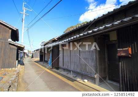 Tebajima: A retro fishing village marked by wheelbarrows in the Important Preservation District for Groups of Traditional Buildings 125851492