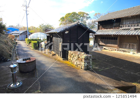 Tebajima: A retro fishing village marked by wheelbarrows in the Important Preservation District for Groups of Traditional Buildings 125851494