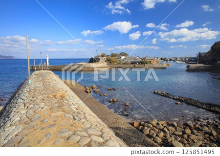 Tebajima "Important Preservation District for Groups of Traditional Buildings" / Large stone breakwater at Tebajima Fishing Port 125851495