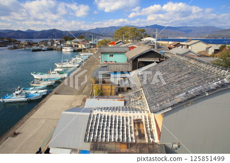 A fishing village from the Tascul Tower in Tebajima, an Important Preservation District for Groups of Traditional Buildings, with Tsushima and Oshima in the distance. 125851499