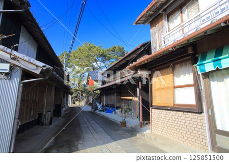 Tebajima: A retro fishing village marked by wheelbarrows in the Important Preservation District for Groups of Traditional Buildings 125851500