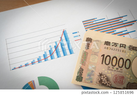 Rising graph and 10,000 yen bills, bar graph, line graph Rising graph and 10,000 yen bills, bar graph, line graph 125851696