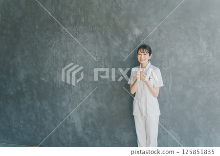 Young nurse: I see. Young nurse: I see. 125851835