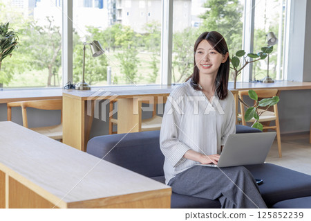 Young female cafe coworking share office 125852239