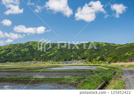 Rural scenery in the Kohoku region, Yogo-cho, Nagahama City, Shiga Prefecture 125852422