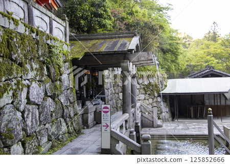 kyoto kiyomizu temple otowa waterfall kyoto kiyomizu temple otowa waterfall 125852666
