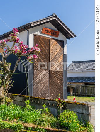 Spring scenery at Owakujuku on the Nakasendo 125853142