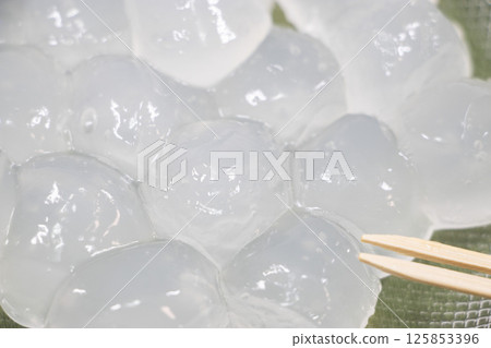 Warabimochi  125853396
