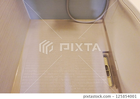 Clean unit bath floor 125854001