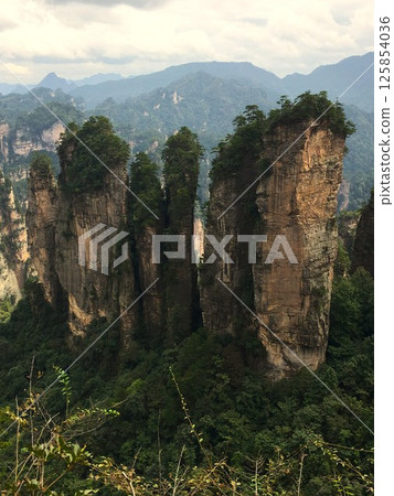 Wulingyuan Stone Pillars Wulingyuan Stone Pillars 125854036