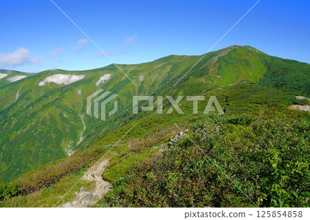 The hiking trail from Mt. Tanemaki to Mt. Iide 125854858