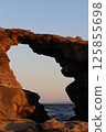 海邊岩石拱門 125855698