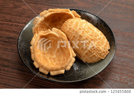 Okinawan snack, Kamesen 125855808