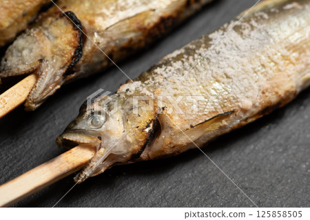 烤香魚圖片（庫存照片） 125858505