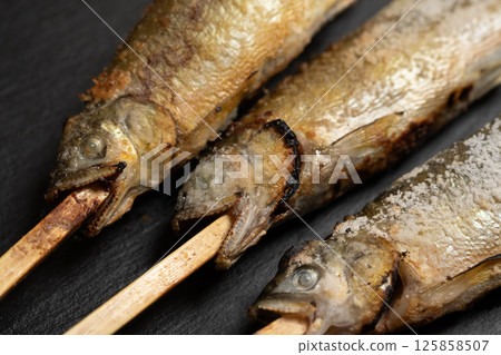 烤香魚圖片（庫存照片） 125858507